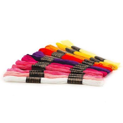 GRAINE CREATIVE Coffret suspension en bois &agrave; broder - t&ecirc;te de licorne 100682