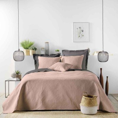 DOUCEUR D INTERIEUR Couvre lit 2 personnes en microfibre matelass&eacute; Romane - Rose - 220 x 240 cm