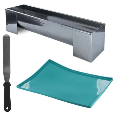 LILY COOK  - Coffret atelier b&ucirc;che avec moule et plaque &agrave; g&eacute;noise