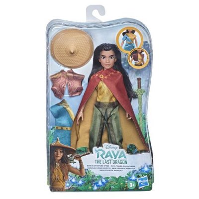 DISNEY PRINCESSES Poup&eacute;e  Raya avec ses tenues d'aventuri&egrave;res