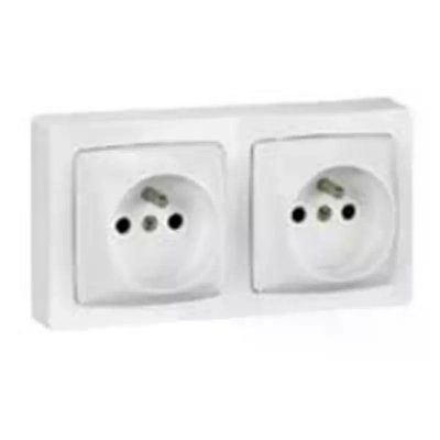 LEGRAND Prise blanche 2x2P+T pr&eacute;c&acirc;bl&eacute;e Saillie complet - 