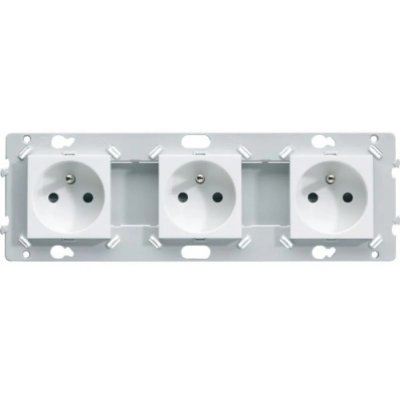 HAGER Triple prise de courant 2p+t essensya blanc