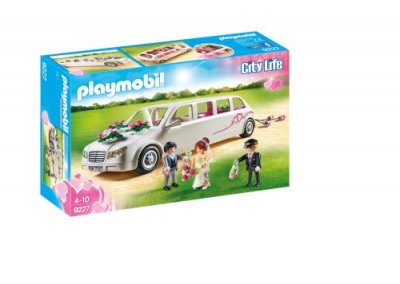 9227 Limousine avec couple de mari&eacute;s