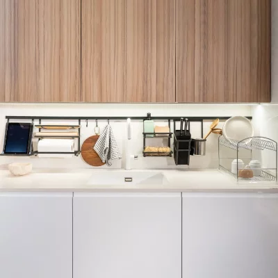 EMUCA Accessories de cuisine titane &agrave; accrocher sur un profil&eacute; fix&eacute; au mur.