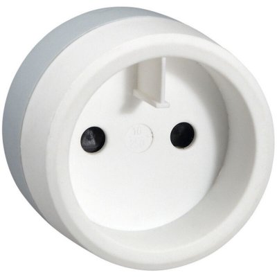 LEGRAND Adaptateur  - 2P - 6A - standard europ&eacute;en pour socle us