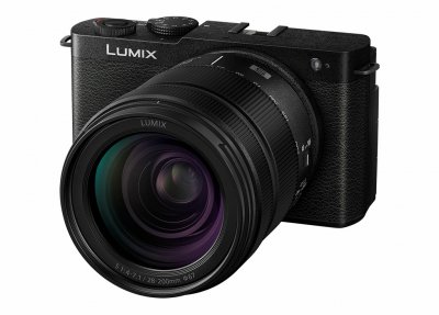 PANASONIC Appareil photo hybride  Lumix S9 Noir + Optique 28-200mm f/4-32 