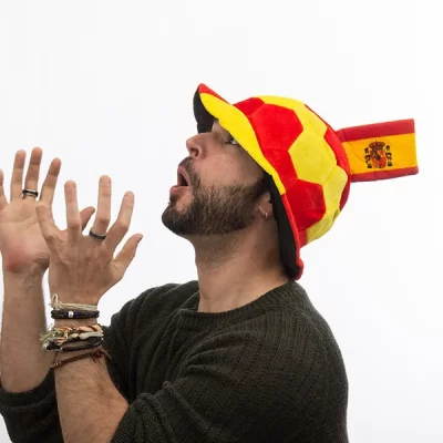 GENERIQUE Bonnet en forme de ballon de foot avec drapeau Espagnol en relief - D&eacute;guisement supporteur Espagne 