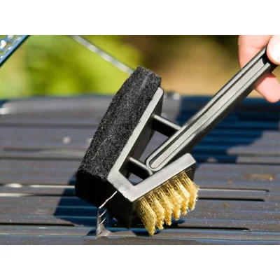 CAMPINGAZ BROSSE POUR GRILLE 3 EN 1 laiton. grattoire. lame- PR&Ecirc;T A VENDRE