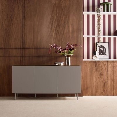 Buffet m&eacute;tal et d&eacute;cor bois 3 portes 150cm gris et noyer - Ashton
