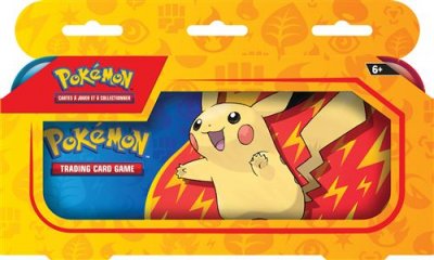 POKEMON Carte &agrave; collectionner Pok&eacute;mon pack 2 boosters et 1 plumier Pikachu