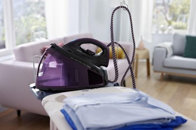 PHILIPS Centrale Vapeur de 2,2L 5,5 bars 2400W noir violet