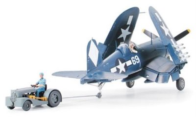 TAMIYA Corsair F4U-1D et tracteur pont  1/48