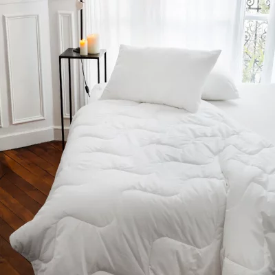 LINNEA Couette polyester harmonie fibre creuse silicon&eacute;e 4 saisons 280x240 cm - Blanc