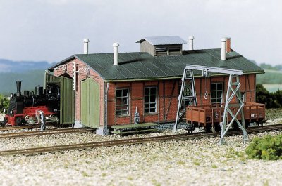 AUHAGEN D&eacute;p&ocirc;t Pour 2 Locomotives H0 Avec Grue Sur Portique-
