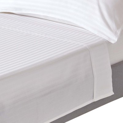 HOMESCAPES Drap plat ray&eacute; satin de coton &eacute;gyptien 330 fils coloris blanc 240 x 300 cm