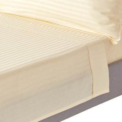HOMESCAPES Drap plat ray&eacute; satin de coton &eacute;gyptien 330 fils coloris Jaune pastel 270 x 300 cm
