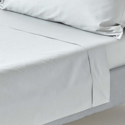 HOMESCAPES Drap plat uni 100 % coton &eacute;gyptien 200 fils Gris argent 240 x 300 cm