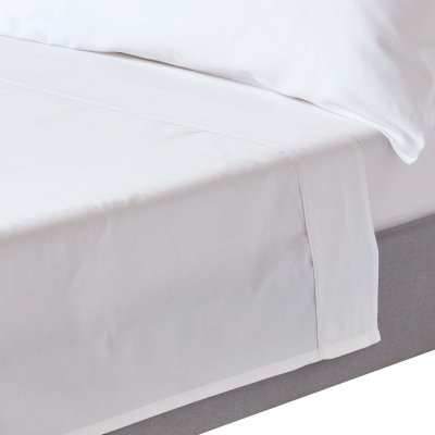 HOMESCAPES Drap plat uni 100 % coton &eacute;gyptien Bio 400 fils coloris blanc 240 x 300 cm