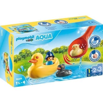 Famille de canards et enfant