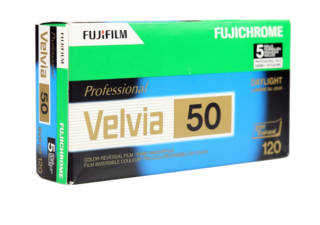 FUJIFILM  Velvia 50 120 Reel Blanc