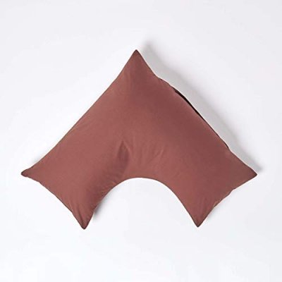 HOMESCAPES  Taie d&rsquo;Oreiller Chocolat en Forme de V 100% Coton 200 Fils