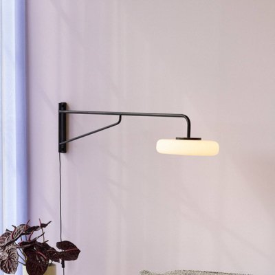HUBSCH H&uuml;bsch Applique murale LED Sway, noire, saillie 120 cm, m&eacute;tal