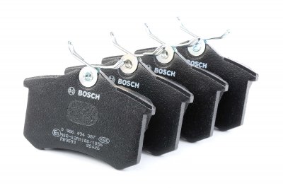 BOSCH Jeu de 4 plaquettes de frein  0 986 494 387