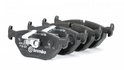 BREMBO Jeu de 4 plaquettes de frein  P 06 023