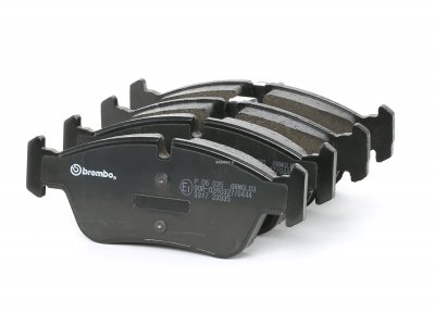 BREMBO Jeu de 4 plaquettes de frein  P 06 035