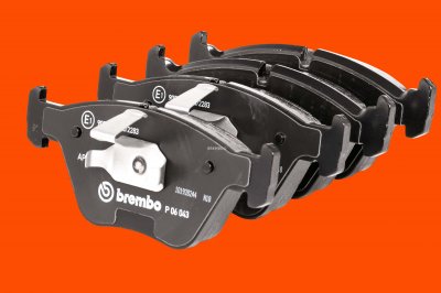 BREMBO Jeu de 4 plaquettes de frein  P 06 043