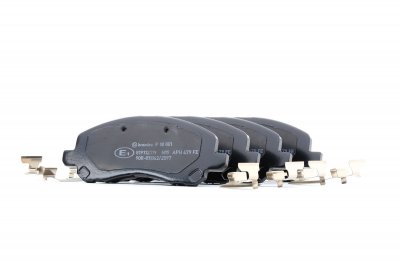 BREMBO Jeu de 4 plaquettes de frein  P 18 001