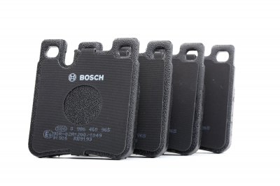 BOSCH Kit de plaquettes de frein, frein &agrave; disque  0 986 460 965