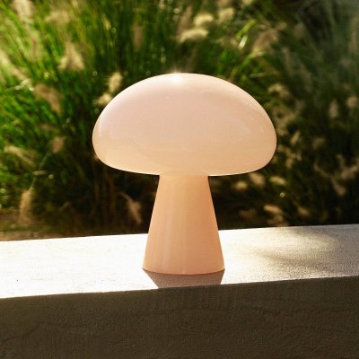 GUBI Lampe &agrave; poser LED rechargeable  Obello, rose poudr&eacute;, IP44, verre