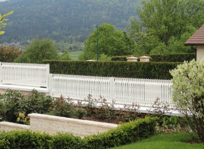 JARDILINE Lani&egrave;re PVC pour palissade largeur 50 mm x 60 m+100 clips- Blanc -