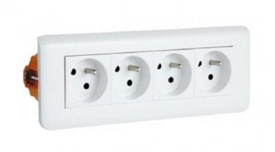 LEGRAND  LEG200022 Kit essentiel mosaque 4 prises de courant + support + Bo&icirc;te d'encastrement