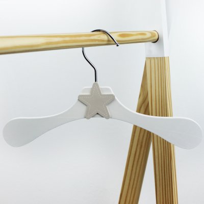 MONSIEUR BEBE Lot de 10 cintres en bois 28 cm pour b&eacute;b&eacute;, enfant avec crochet pivotant - &Eacute;toile beige