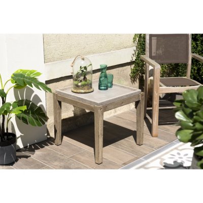 MACABANE  Table basse carr&eacute;e Plateau en b&eacute;ton 53x53cm pieds en Acacia