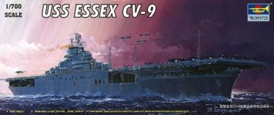 TRUMPETER Maquette avion  Porte-avions USS Essex CV-9 avec base marine