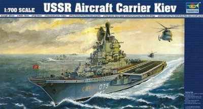 TRUMPETER Maquette bateau  Porte-avions sovi&eacute;tique Kiev - 1/700 - Maqu