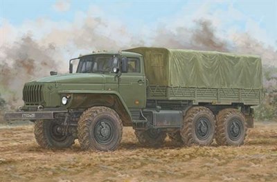 TRUMPETER Maquette camion  Russian URAL-4320- 1/35 - Maquette de camio