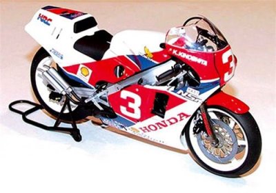 TAMIYA Maquette Moto : Honda Nsr 500 Factory Color-
