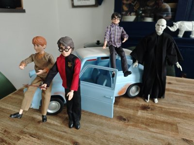 HARRY POTTER Mattel Voiture volante  playset avec poup&eacute;es- - Poup&eacute;es