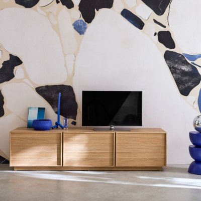 SWEEEK Meuble tv d&eacute;cor bois 3 portes naturel 180cm l 180 x p 43 x h 45cm - kuba 
