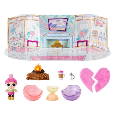LOL SURPRISE MGA Entertainment Winter Chill Spaces Playset with Doll- Style 1, Poup&eacute;e