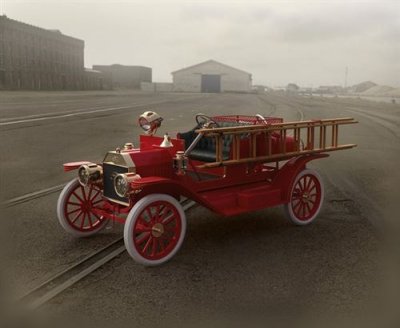 ICM Model T 1914 Firetruck American Car- 1:24e - 