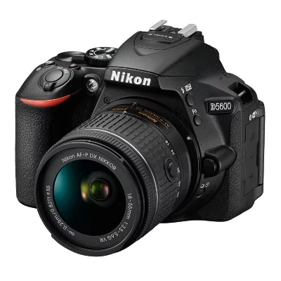 NIKON  D5600 + AF-P 18-55 mm VR