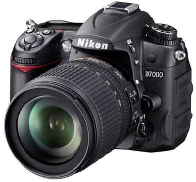 NIKON  D7000 + Obj.  AF-S DX VR ED 18 - 105 mm f/3.5 - 5.6 s&eacute;rie G