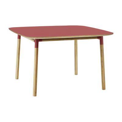 Normann Copenhagen Form rouge table en ch&ecirc;ne