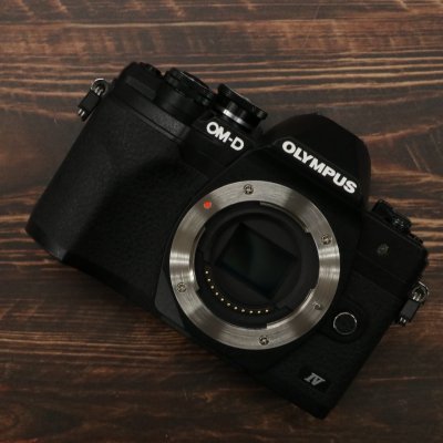 OLYMPUS  E-M10 Mk IV argent