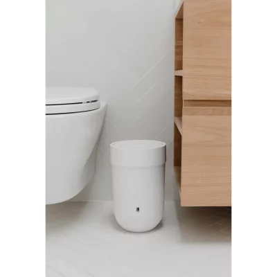 UMBRA Poubelle blanche Touch pour salle de bain